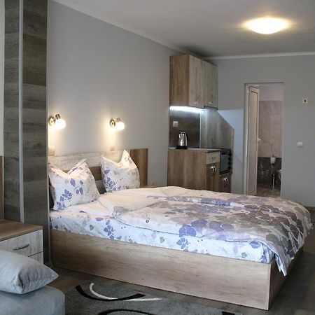 Leon Rent Studio 8 Apartment Veliko Turnovo Bagian luar foto