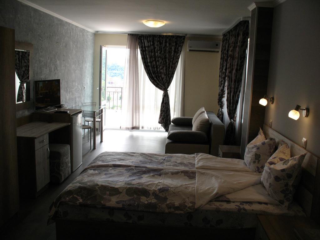 Leon Rent Studio 8 Apartment Veliko Turnovo Bagian luar foto