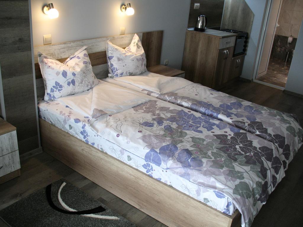 Leon Rent Studio 8 Apartment Veliko Turnovo Bagian luar foto