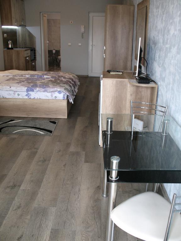 Leon Rent Studio 8 Apartment Veliko Turnovo Bagian luar foto